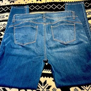 Blue skinny leg jeans.